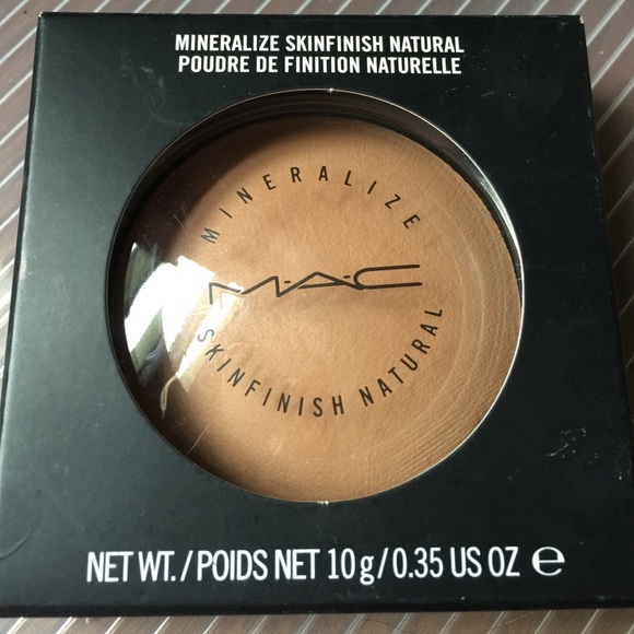 New MAC mineralize skinfinish natural in Medium Dk
