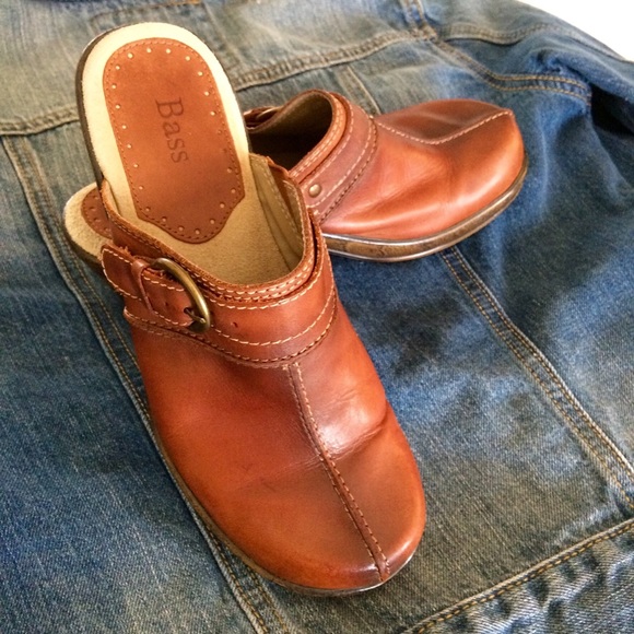 BASS Women's leather Clogs.  Size 6