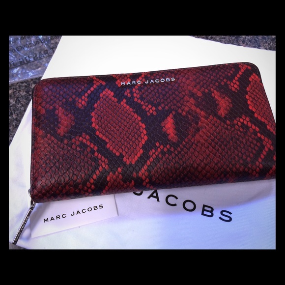 Marc Jacobs Continental Wallet