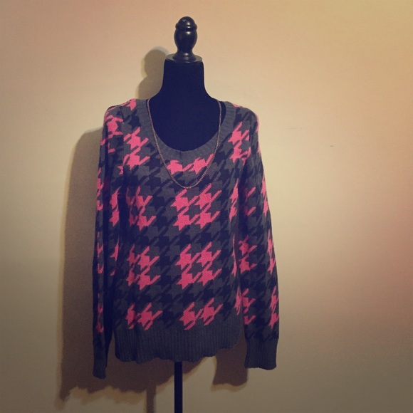 Houndstooth pulloverRESERVED