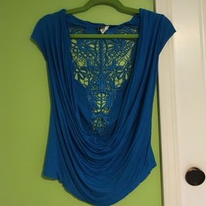 Blue short-sleeved shirt