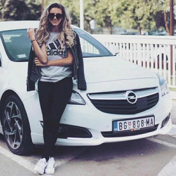 Meet your Posher, Fashion atelier - Picture 1 of 4