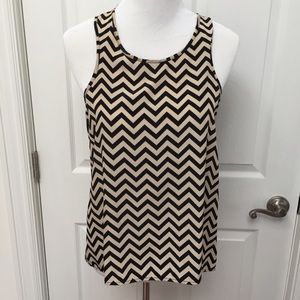 Chevron print sleeveless top with open back detail