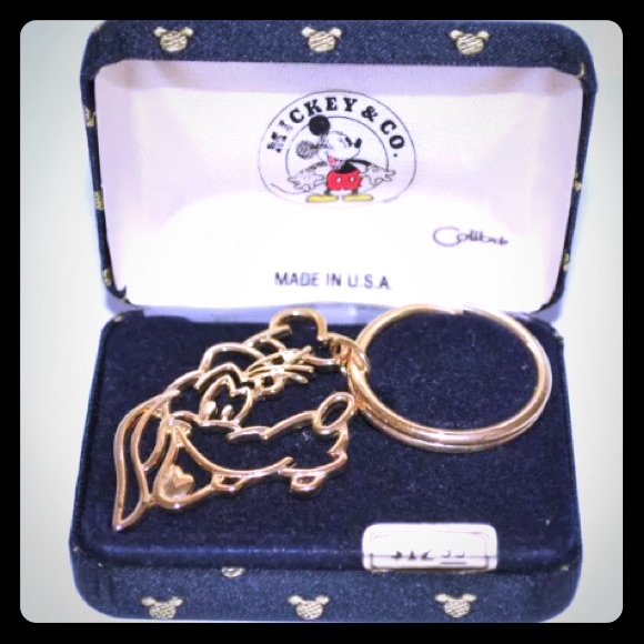 Disney goofy gold keychain