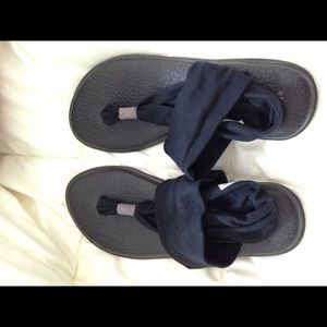 Sanuk black yoga sling sandals