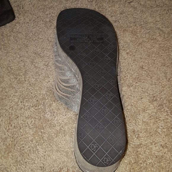 *FINAL SALE!*DONALD J PLINER wedges size 7.5! NIB! - Picture 2 of 4