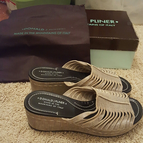 *FINAL SALE!*DONALD J PLINER wedges size 7.5! NIB! - Picture 3 of 4
