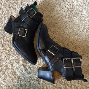 Brand new size 7 ankle booties