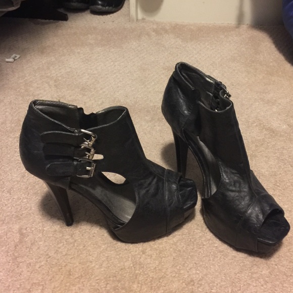 Heels!! - Picture 2 of 3