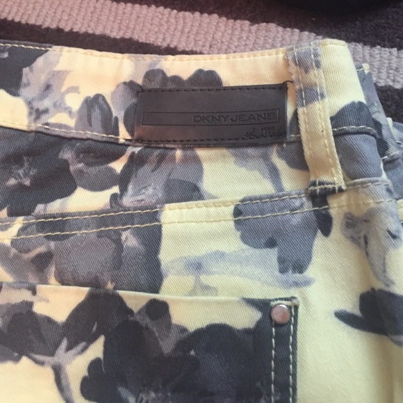 DKNY Pants - DKNY Capri jeans
