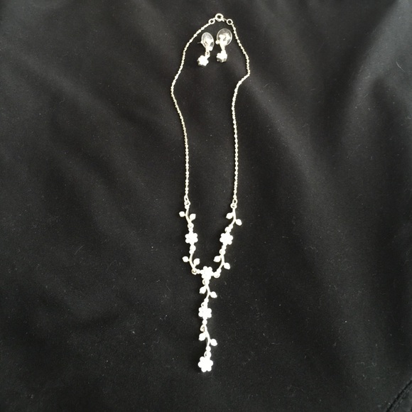 Necklace and earring set