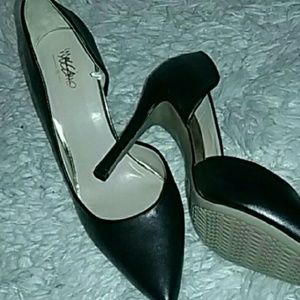 3" heels black w gold detailing shoes