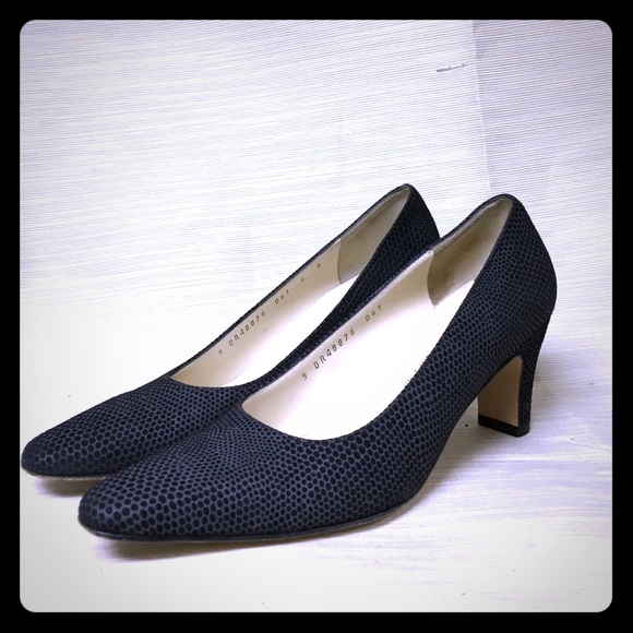 Salvatore Ferragamo Gray Suede Lizard Print Pumps - Picture 1 of 3
