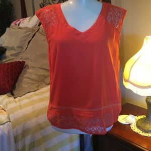 Adorable orange top!