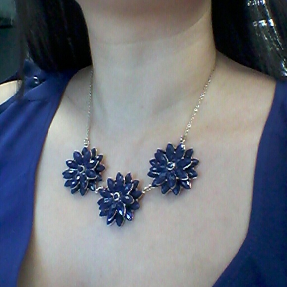 ⚡ Flash Sale  Royal Blue Flower statement necklace - Picture 1 of 3
