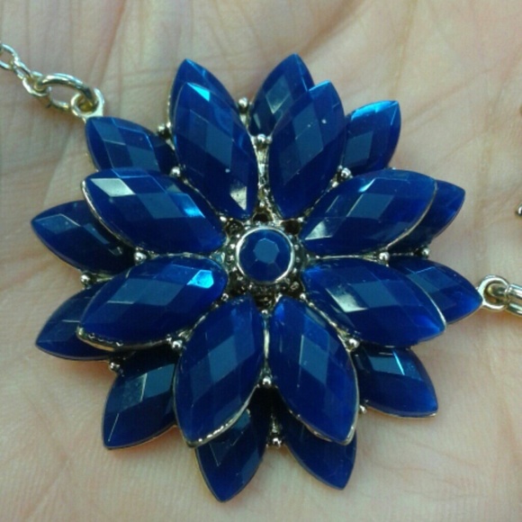 ⚡ Flash Sale  Royal Blue Flower statement necklace - Picture 3 of 3