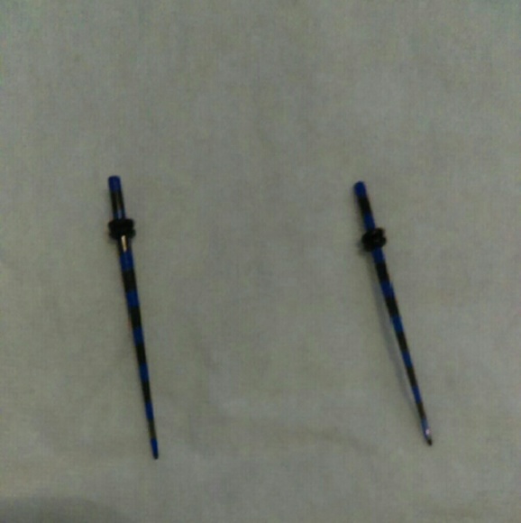 Black and blue gauges