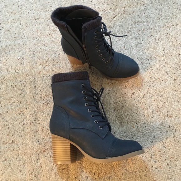 Shoes - NWOT NAVY BOOTS