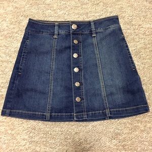NWOT Cute Button Denim Skirt size 0