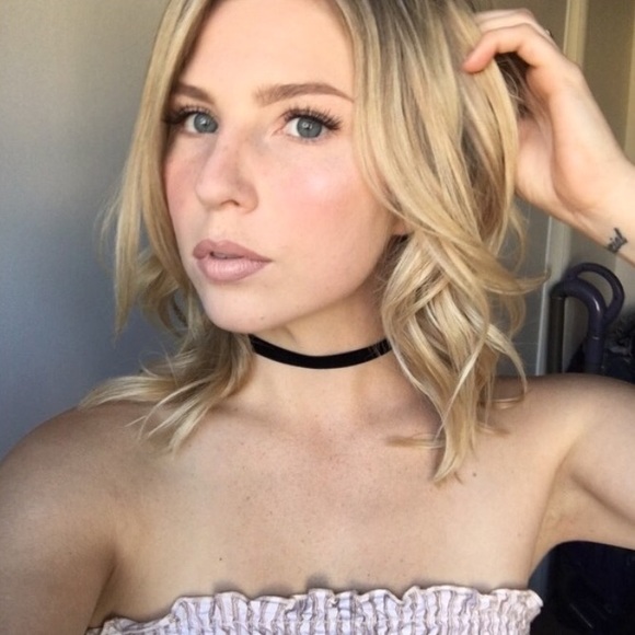 MEET YOUR POSHER - Picture 2 of 4