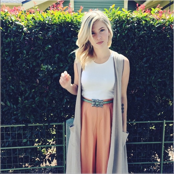 MEET YOUR POSHER - Picture 4 of 4