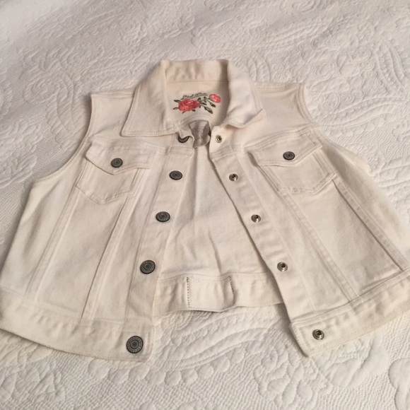 White denim vest size Large👇🏻👇🏻👇🏻 - Picture 1 of 4