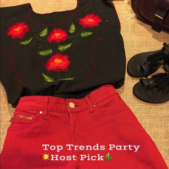 ☀️HP🌵Embroidered Frida Top NWOT - Picture 1 of 4