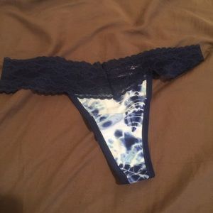 Vs thong size small