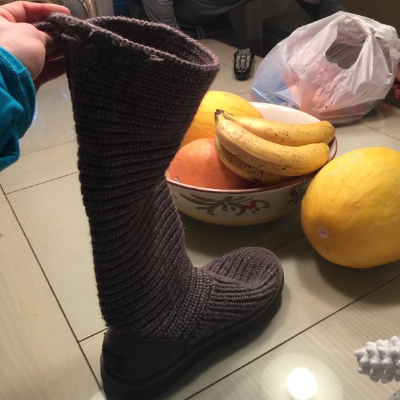 Grey knit ugg boots - Picture 3 of 4