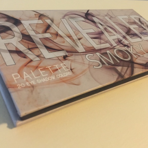 Revealed smoky eyeshadow palette