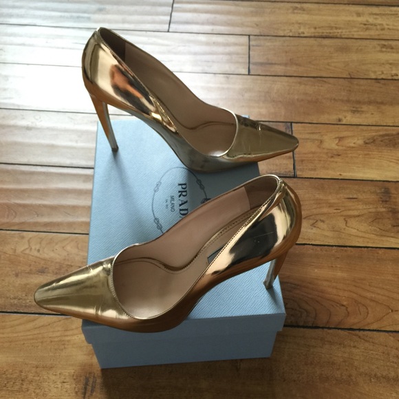 Prada gold leather curved heel pumps EU 41