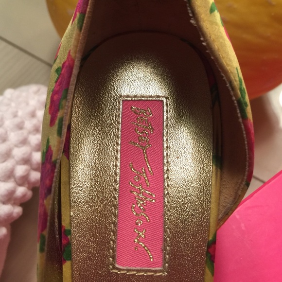 Adorable Betsy Johnson heels worn once! - Picture 2 of 4