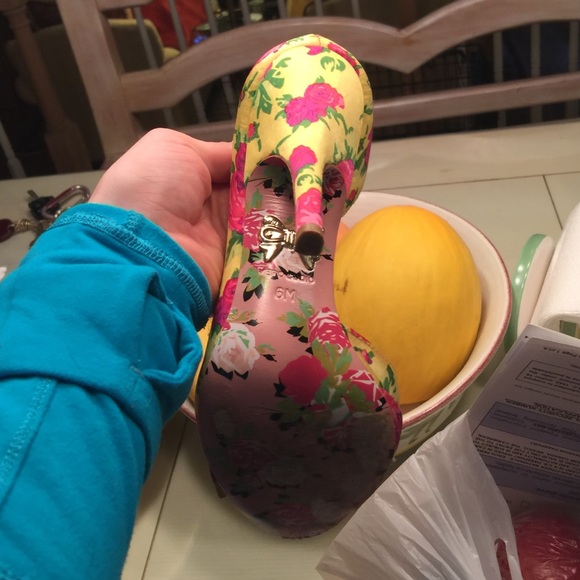 Adorable Betsy Johnson heels worn once! - Picture 4 of 4