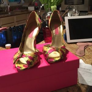 Adorable Betsy Johnson heels worn once!