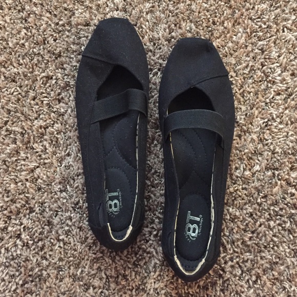 Bare Traps Ballet Flats