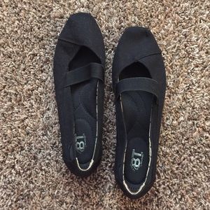 Bare Traps Ballet Flats