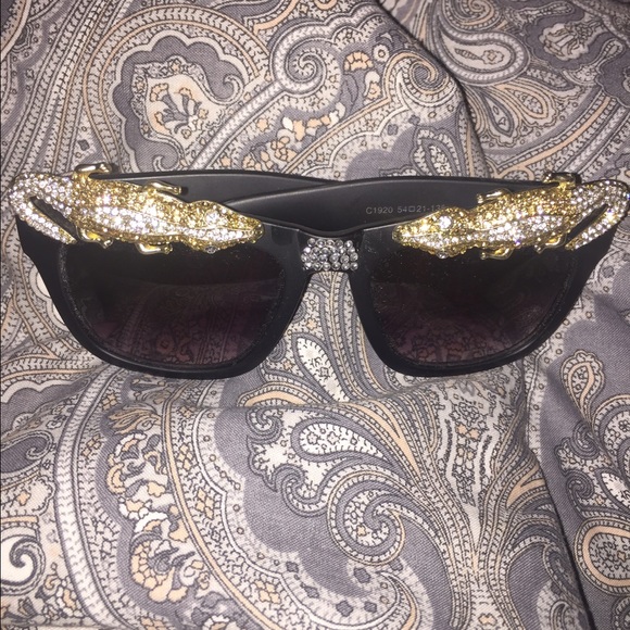 Close the maze sunglasses