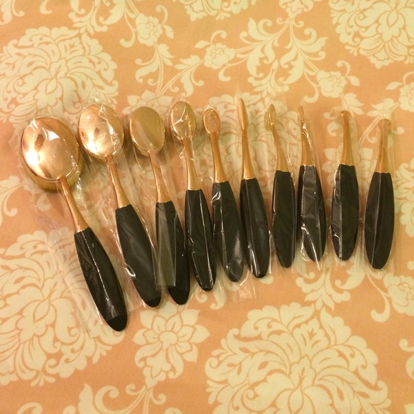 10pc Set Rose Gold Oval Brushes