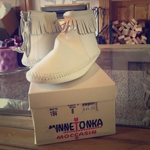 Minnetonka Moccasins - White