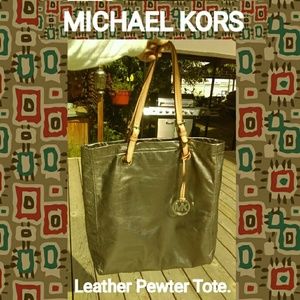 👸🇸🇦🇱🇪👜AUTHENTIC MICHAEL KORS LEATHER TOTE