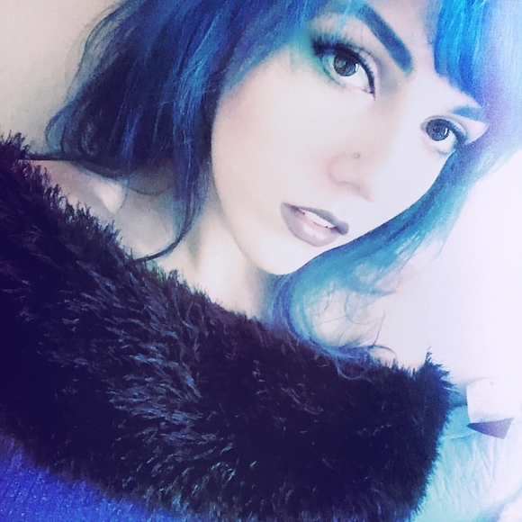 Meet your Posher, Faith - Picture 3 of 3