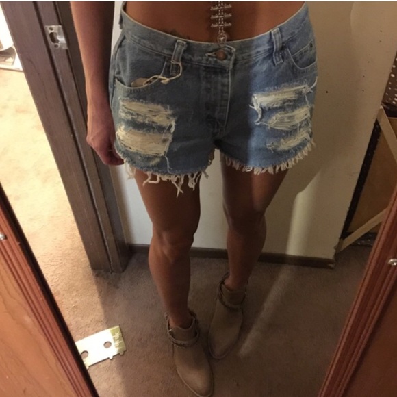 SOLD NWT LF Vintage shorts - Picture 2 of 4