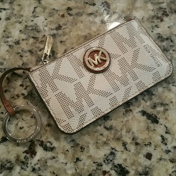 Authentic Michael Kors Vanilla Key Chain Wallet