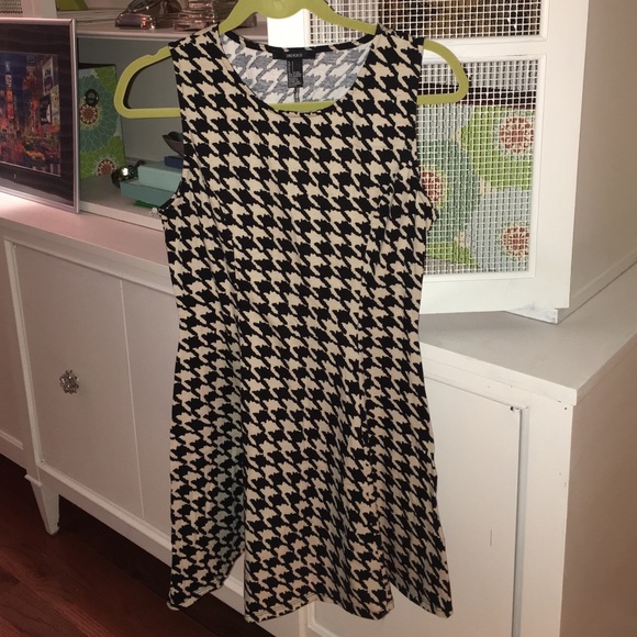 Worn once - Picture 1 of 2