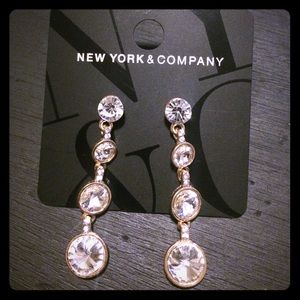 🎄New York & Company Statement Earrings