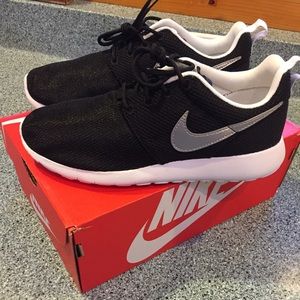 ❌SOLD❌Nike Roshe Runs
