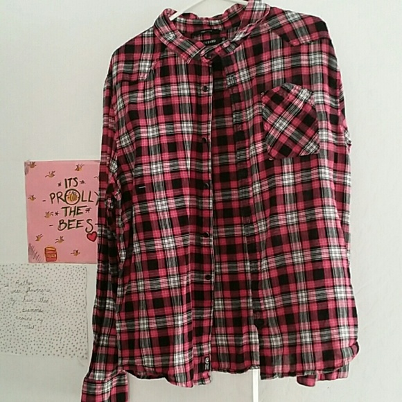 Light Red & Black Flannel - Picture 1 of 2