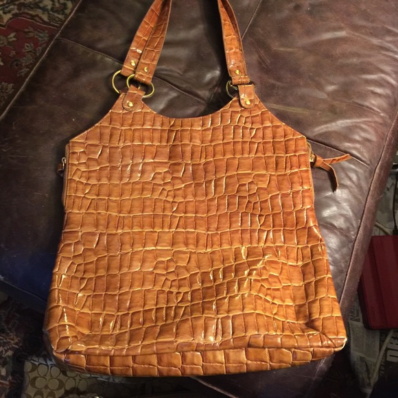 Handbags - Big, shiny purse 🌻
