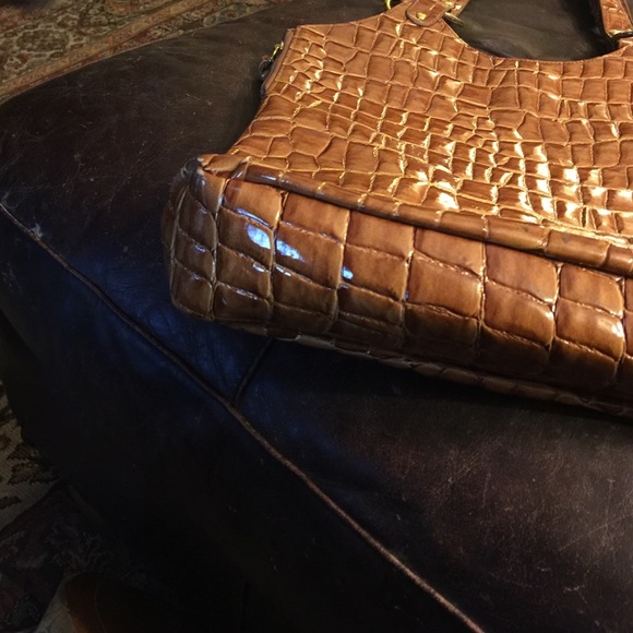 Big, shiny purse 🌻 - Picture 2 of 4