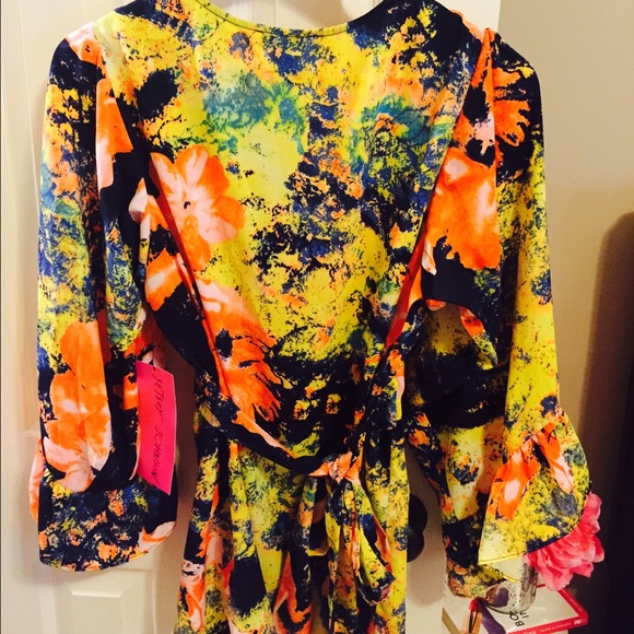 NEW Betsey Johnson Colorful Blouse - Picture 3 of 4